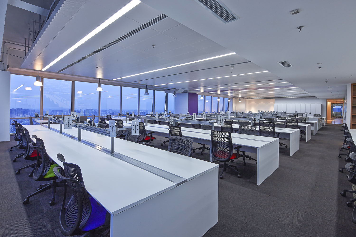 現(xiàn)代科技風(fēng)辦公室裝修設(shè)計效果圖-第3張圖片-上海古都建筑設(shè)計集團(tuán)