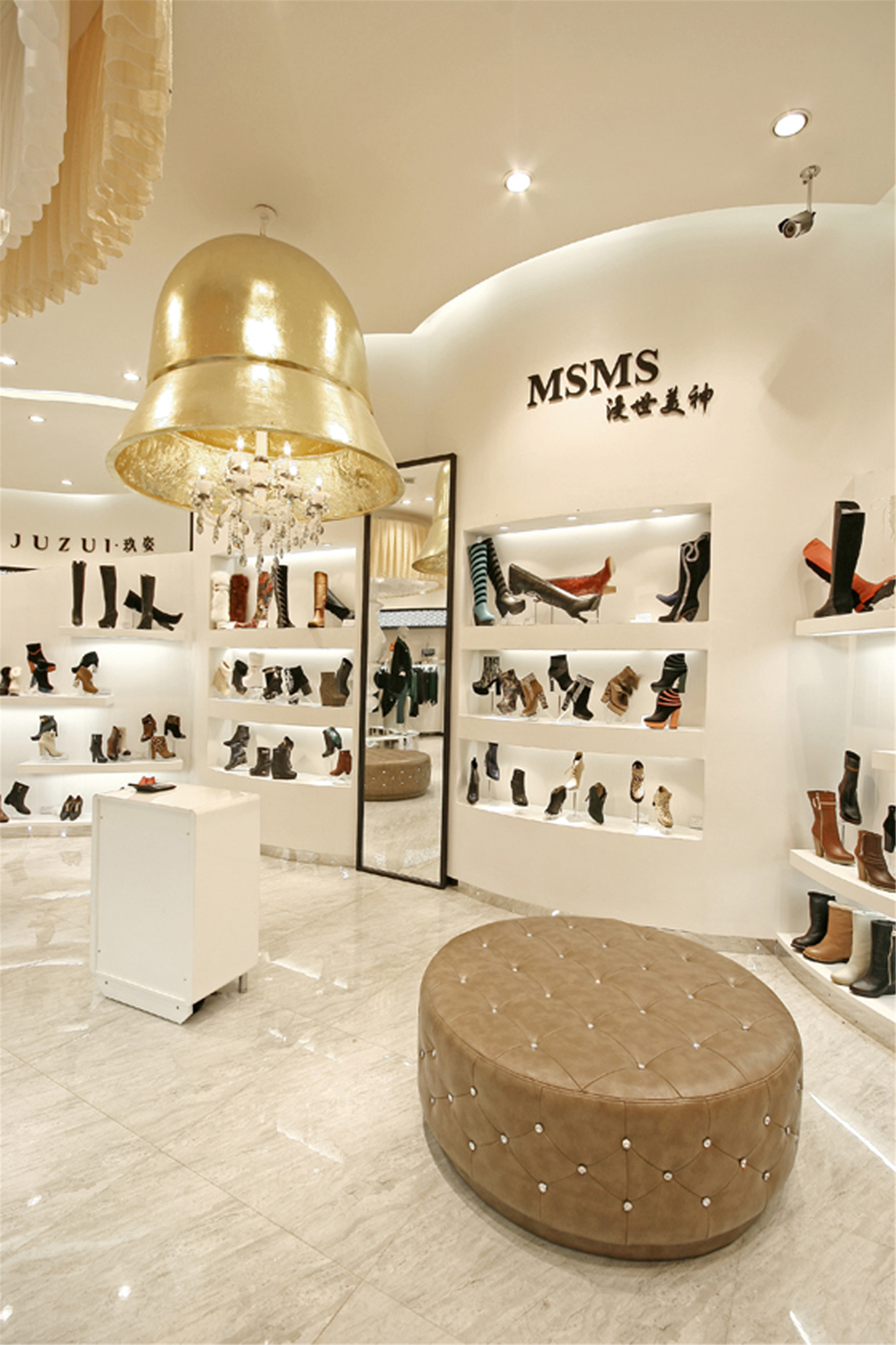 簡(jiǎn)潔明亮服裝店裝修設(shè)計(jì)-第5張圖片-上海古都建筑設(shè)計(jì)集團(tuán)