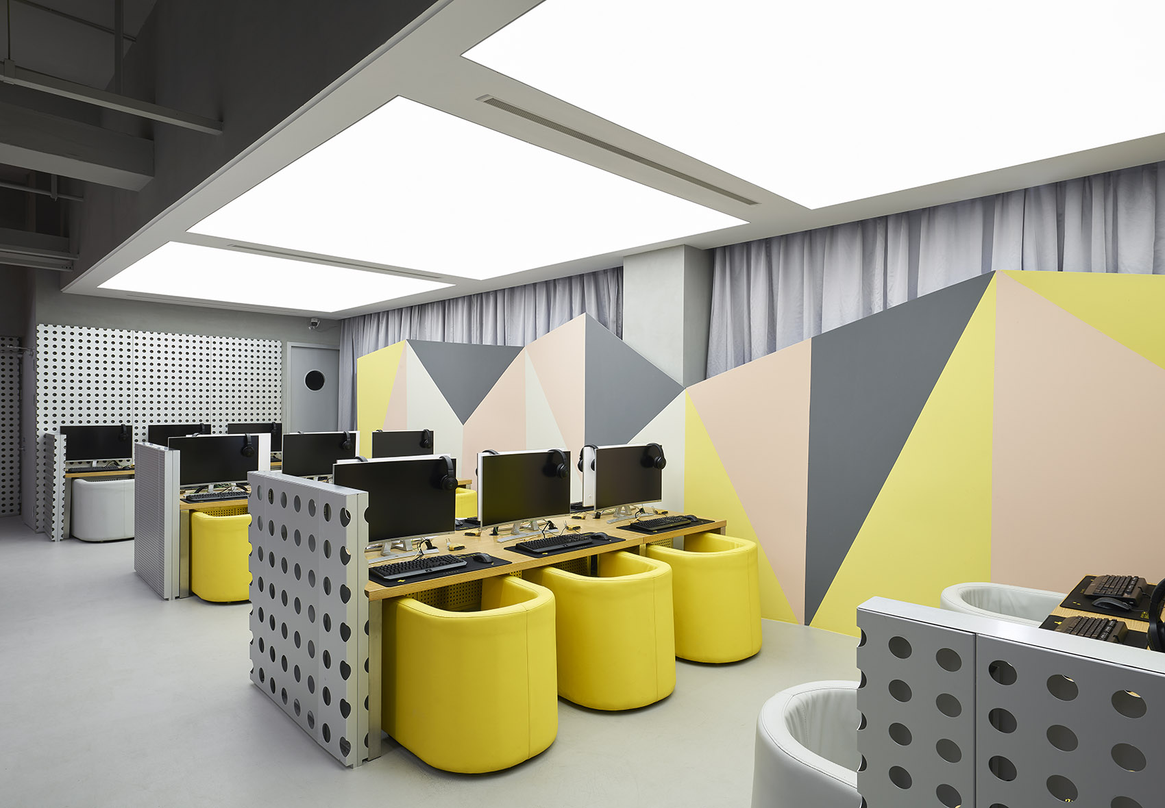 簡約時尚風格網(wǎng)吧裝修設計-第2張圖片-上海古都建筑設計集團